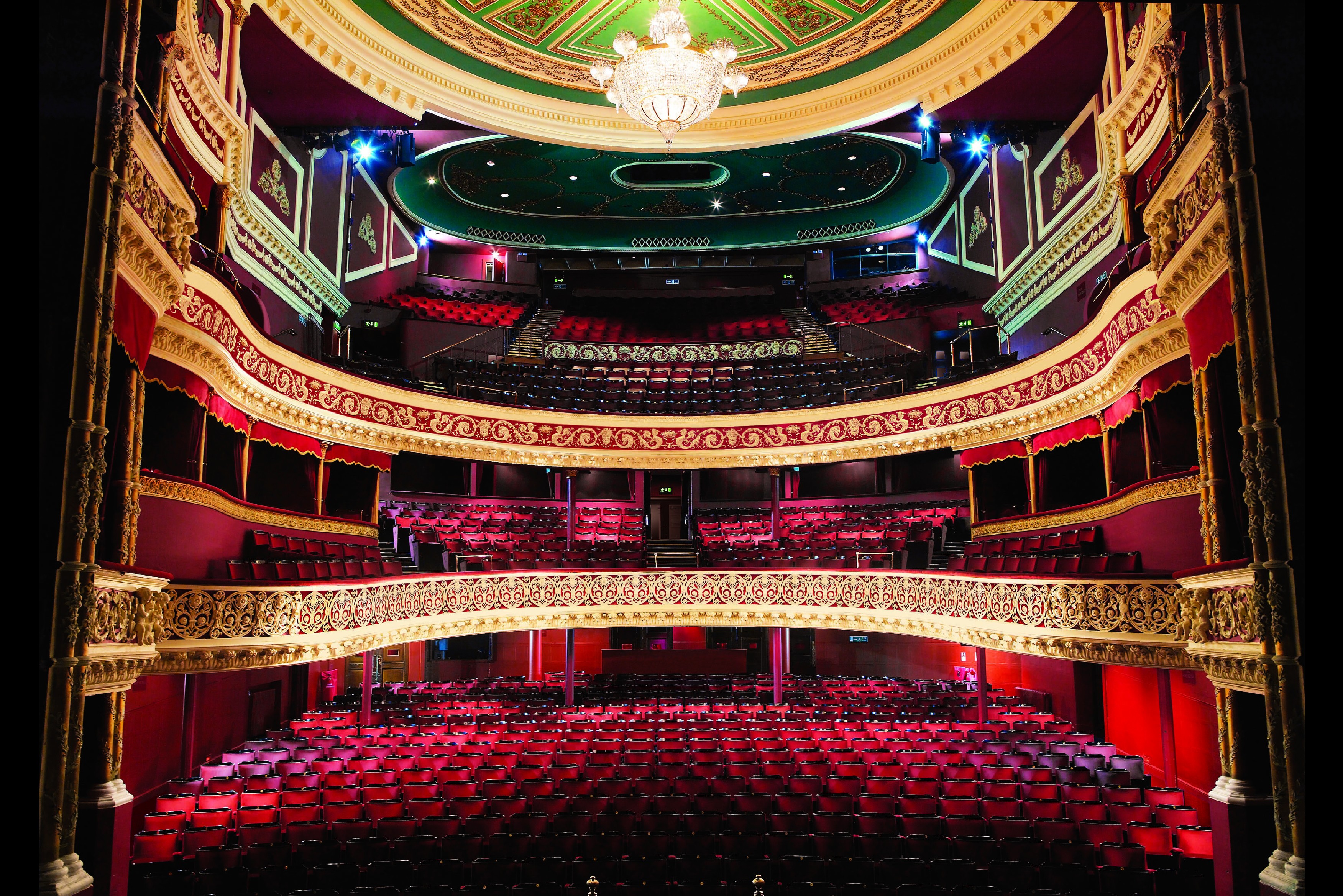 Theatre in use. GAIETY Theatre. GAIETY Theatre, Dublin. Dress circle в театре. Ирландский театр изнутри.