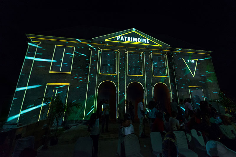 Video mapping. Видеомэппинг оборудование. Видеомэппинг Австралия. Видеомэппинг в Дубае. Фигуры под мэппинг.