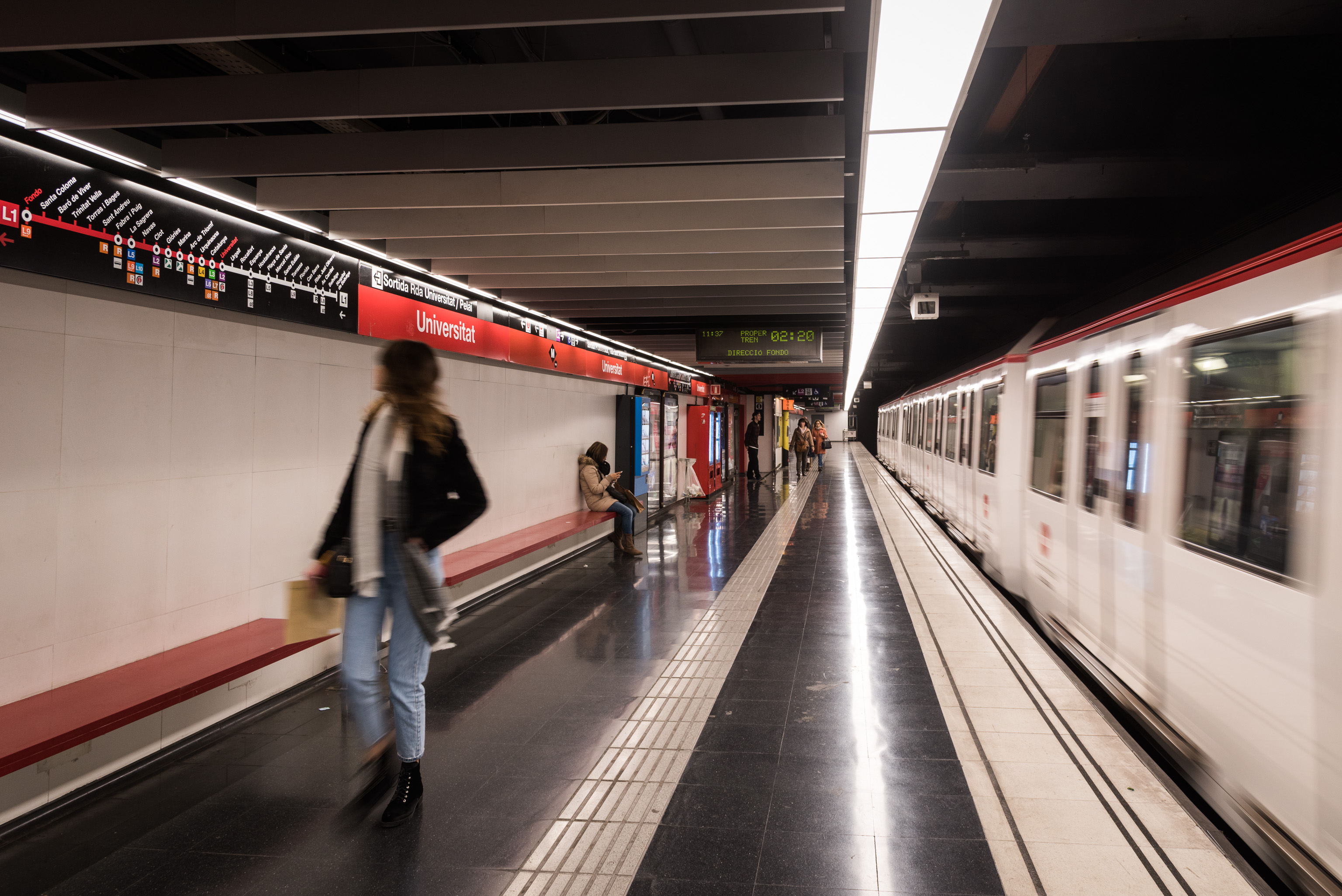 Sony cameras keep Barcelona's metro video security on track - Installation