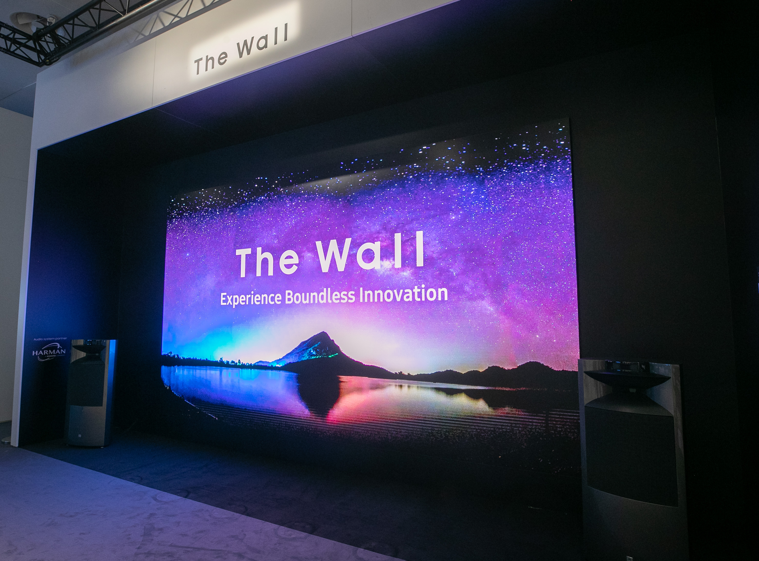 ISE 2019 Samsung introduces 8K digital signage Installation