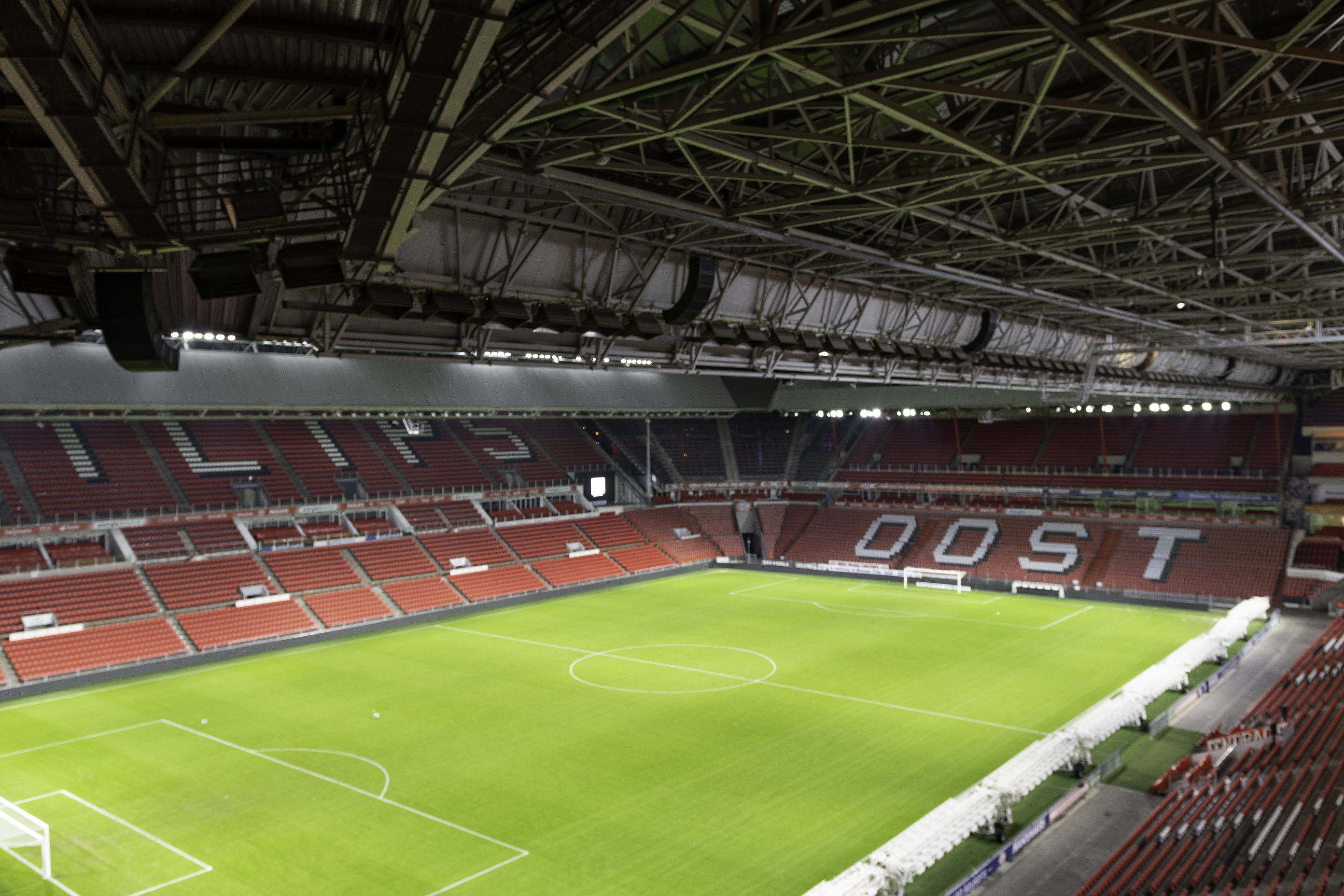 Bose Arenamatch First For Psv S Philips Stadion Installation