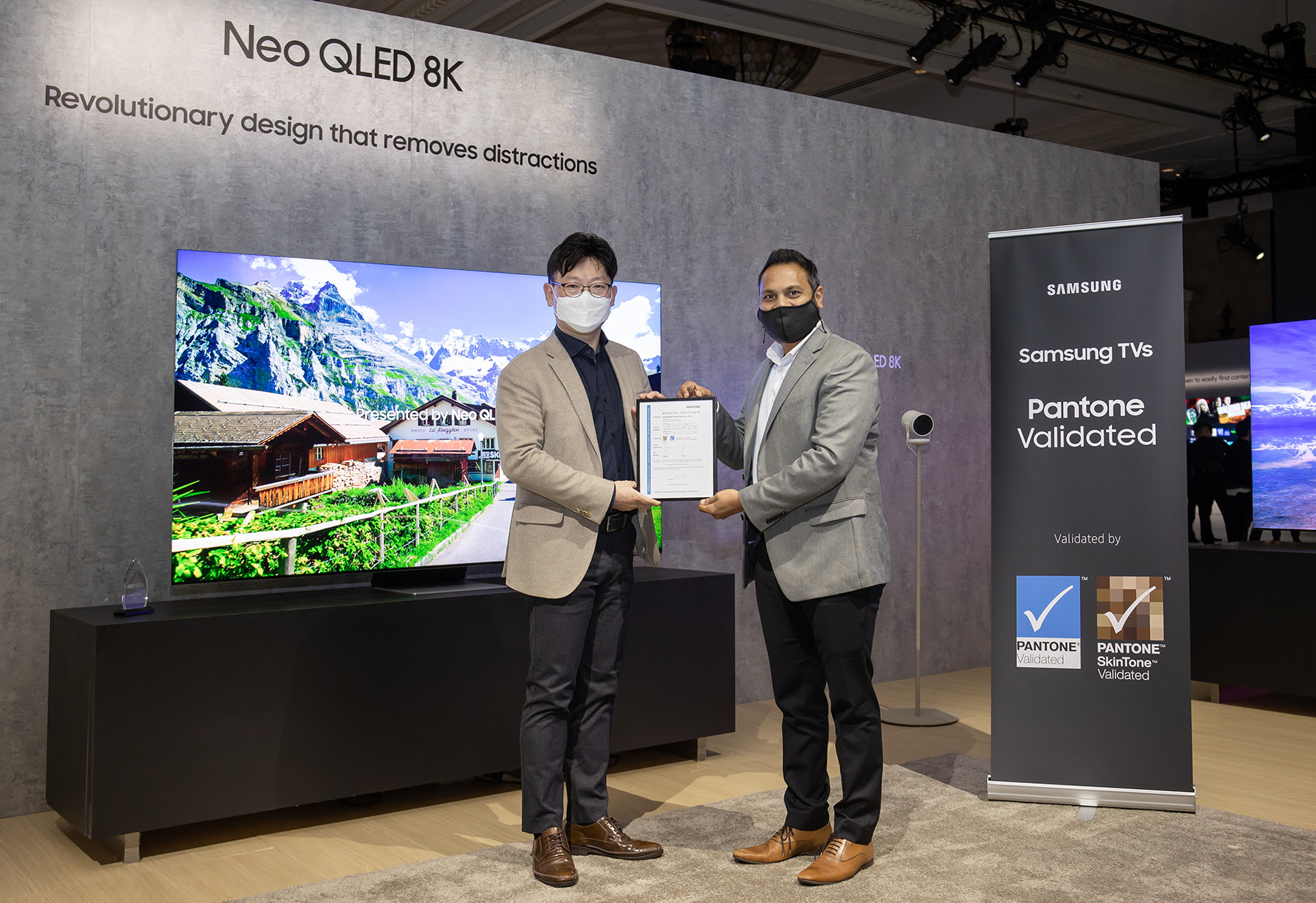 Samsung unveils world’s first Pantone Validated HDR displays Installation