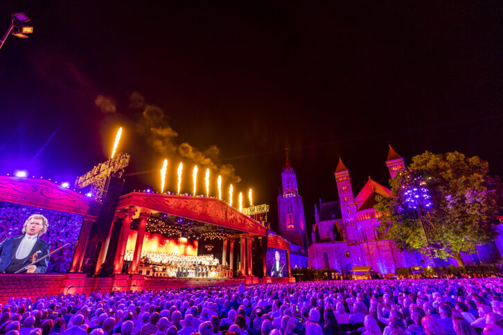 André Rieu and the Johann Strauss Orchestra dazzle audiences in ...