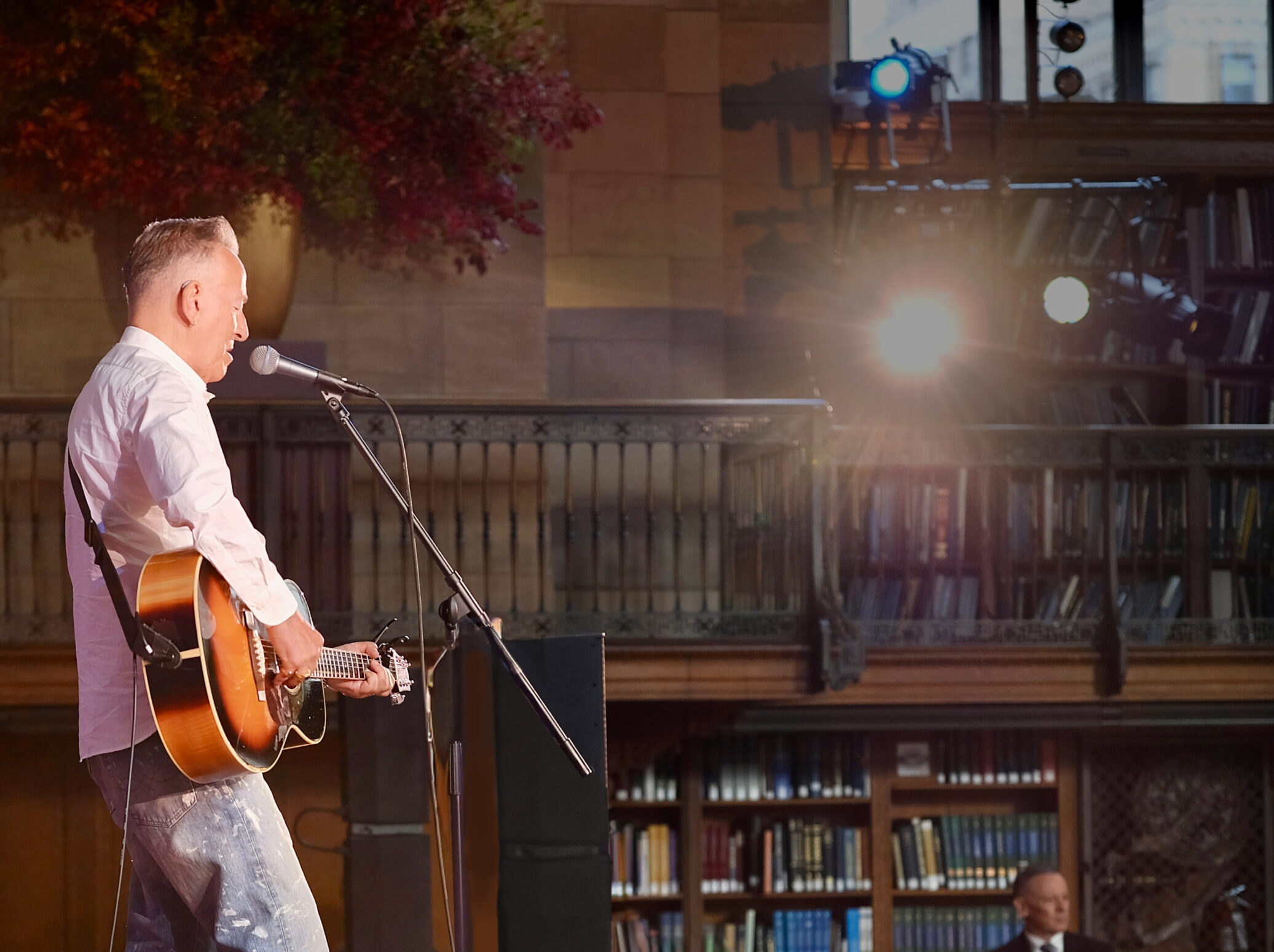 1 SOUND powers surprise Bruce Springsteen library performance
