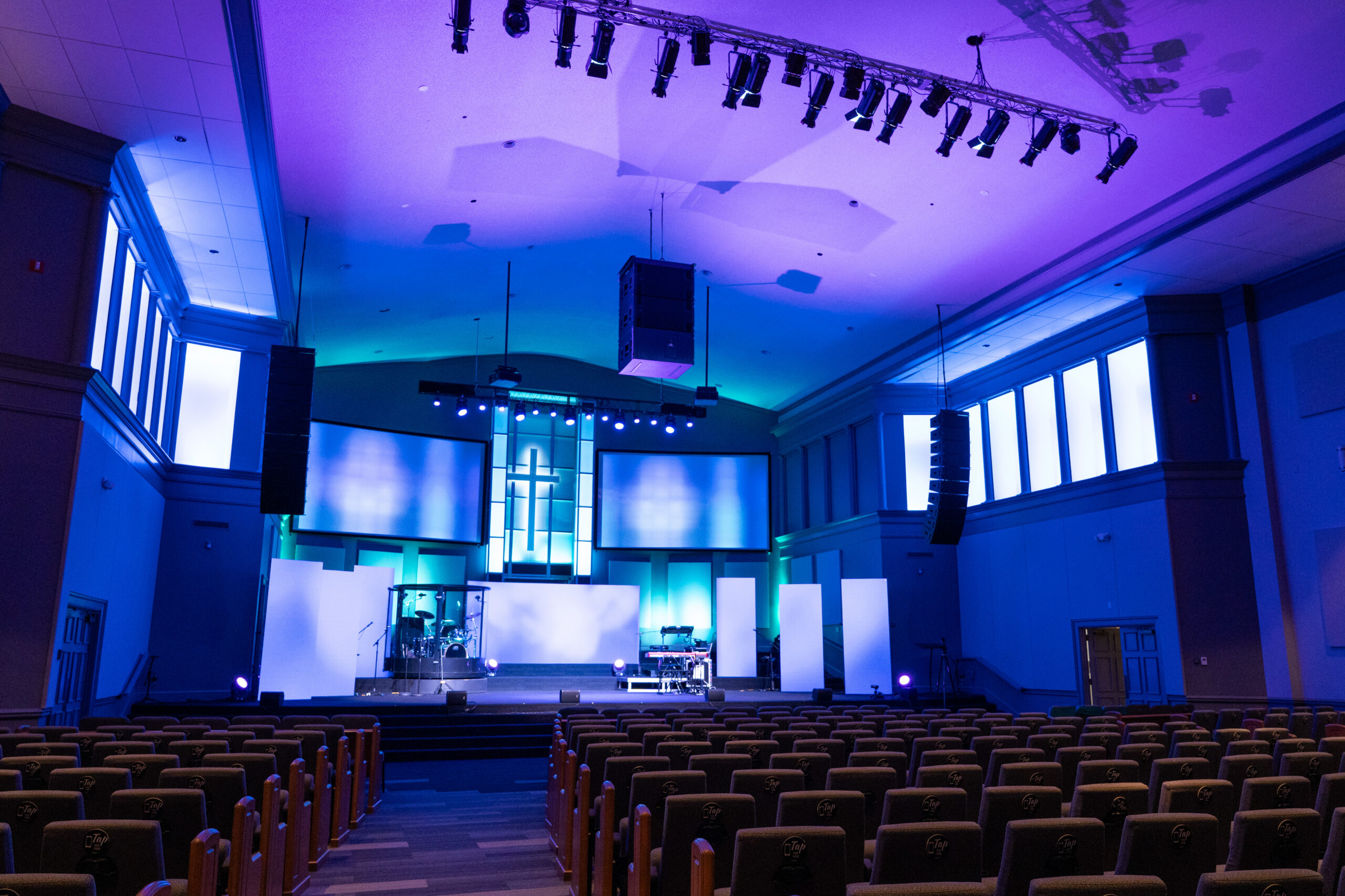 Martin Audio array clarifies audio at North Carolina church - Installation